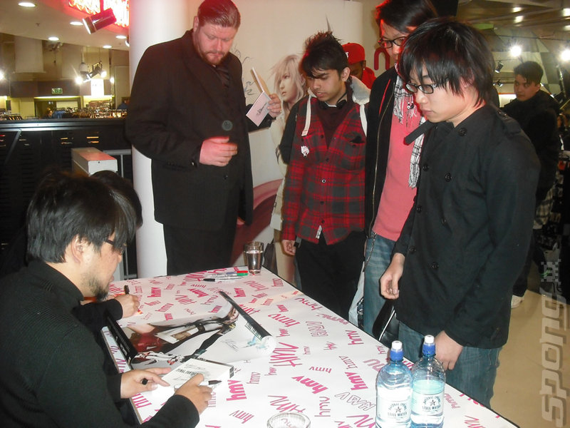 Fans Flock To Meet Final Fantasy XIII Developers News image
