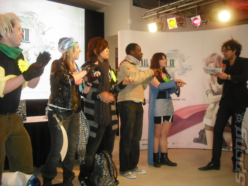 Fans Flock To Meet Final Fantasy XIII Developers News image