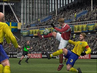 Pro Evolution Soccer 4 officially revealed, for Xbox too! News image